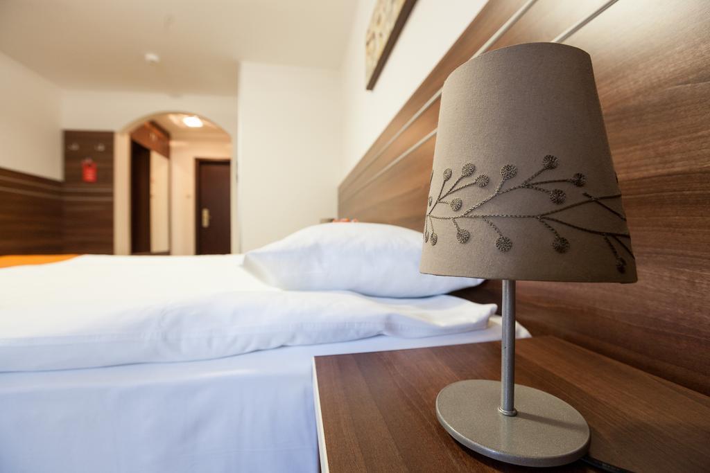 Hotel Citadella Bucharest Room photo